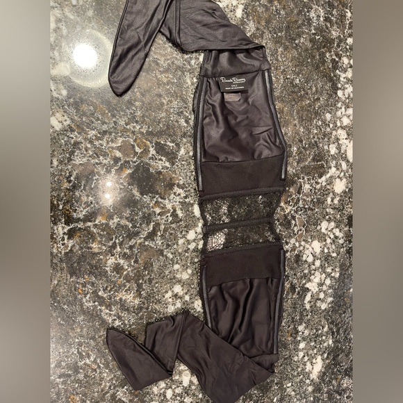 Beach bunny bikini size XL - Picture 3 of 9